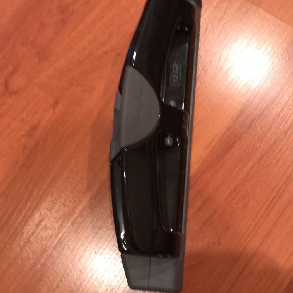 Black and Gray Hole Punch - Picture 3 of 4